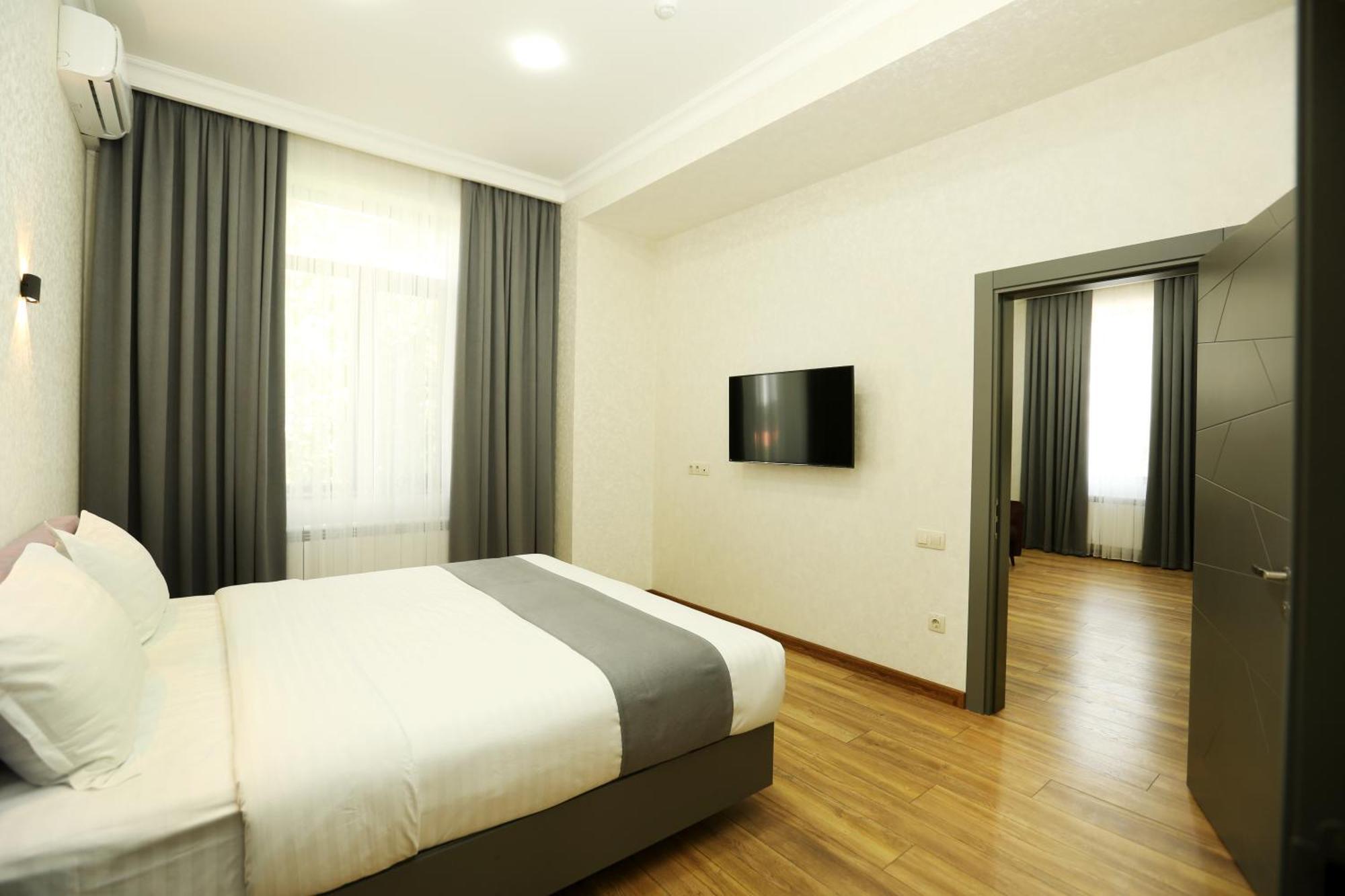 Parklane Hotel Tashkent Bagian luar foto
